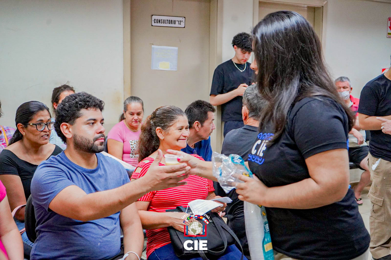 Emotiva Bienvenida y Tradición Solidaria en el CIE: Así Comenzó el 2025 para los Estudiantes del Tercer Año